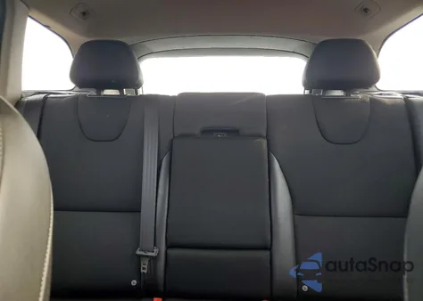 2017 Volvo Xc60 T5 z USA, uszkodzony, nr VIN YV440MDJ5H2105156